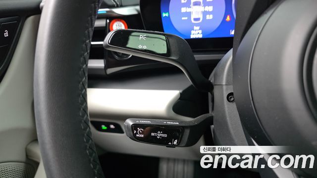 Porsche Macan 2025 — photo 23
