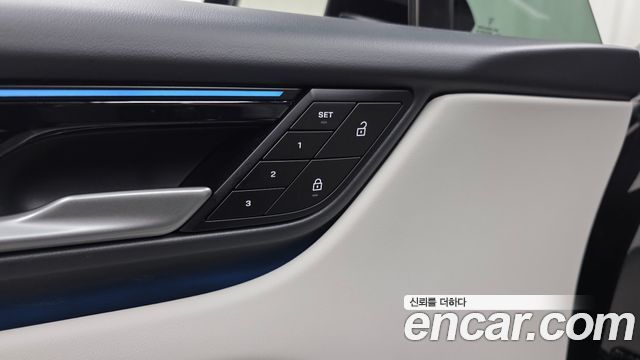 Porsche Macan 2025 — photo 26
