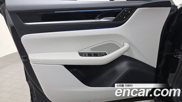 Porsche Macan 2025 — photo 14