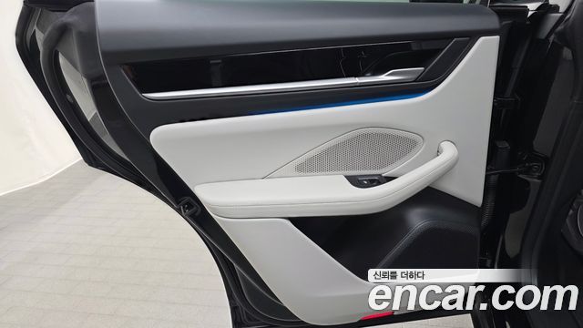 Porsche Macan 2025 — photo 15