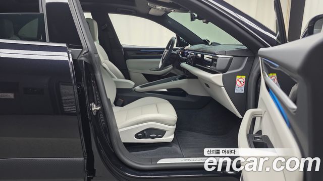 Porsche Macan 2025 — photo 16