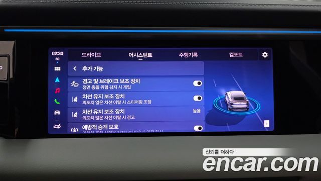 Porsche Macan 2025 — photo 29