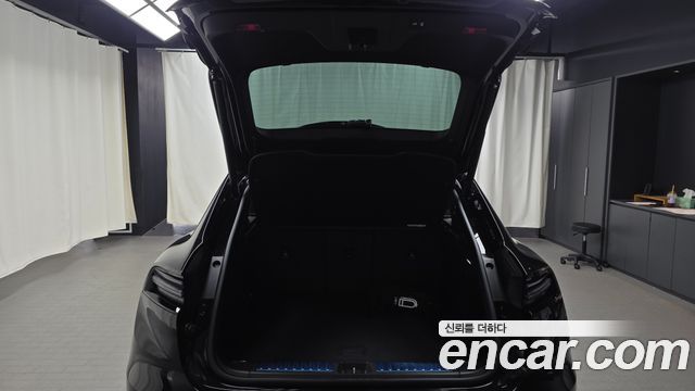 Porsche Macan 2025 — photo 31