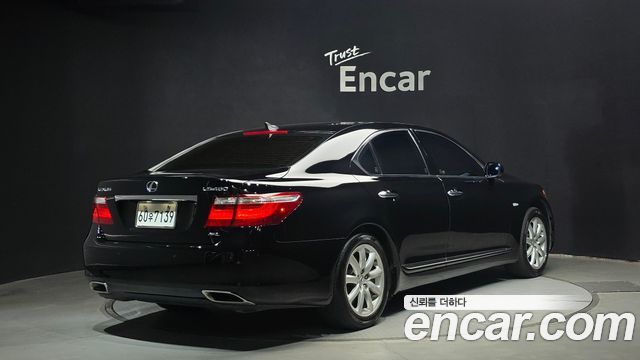 Lexus LS 2009 — photo 2