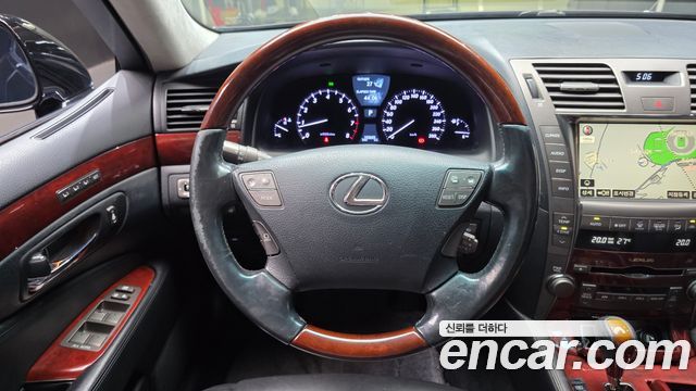 Lexus LS 2009 — photo 13