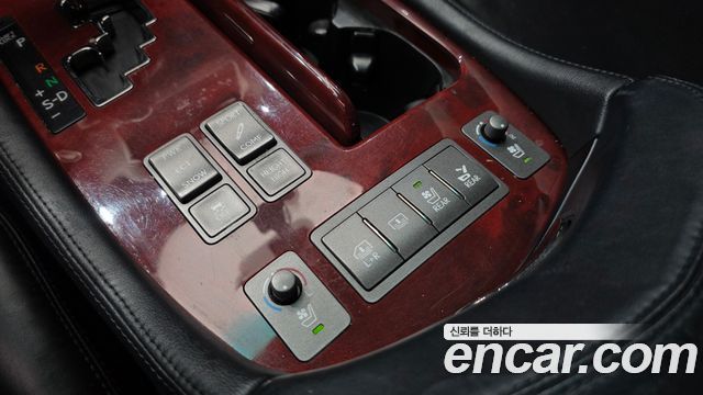 Lexus LS 2009 — photo 17