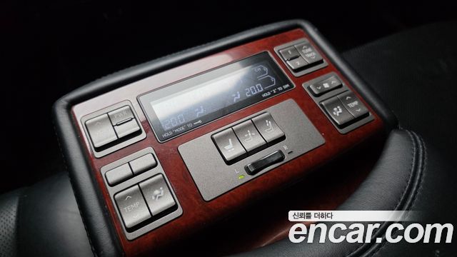 Lexus LS 2009 — photo 18