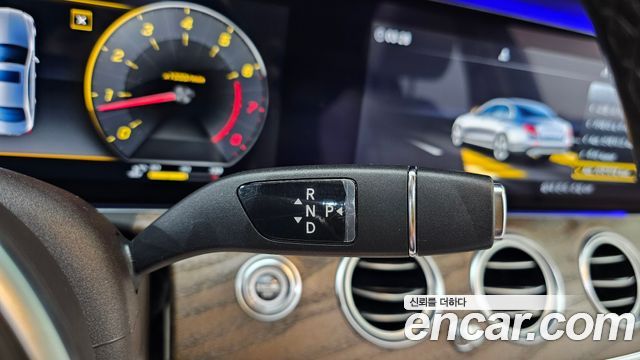 Mercedes-Benz E-Class 2020 — photo 12