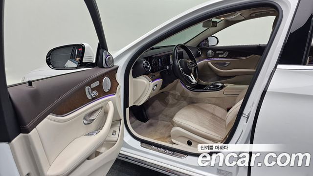 Mercedes-Benz E-Class 2020 — photo 13