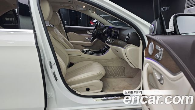 Mercedes-Benz E-Class 2020 — photo 17