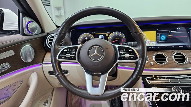 Mercedes-Benz E-Class 2020 — photo 19