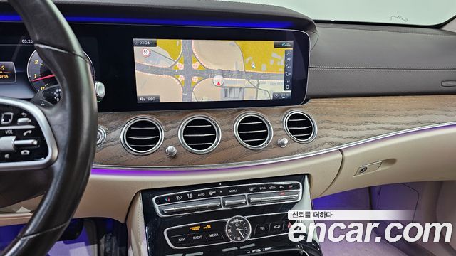 Mercedes-Benz E-Class 2020 — photo 20