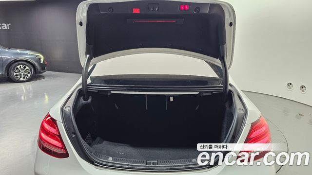Mercedes-Benz E-Class 2020 — photo 26