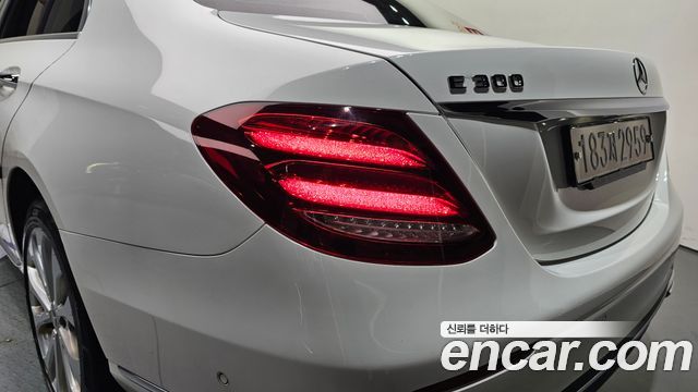 Mercedes-Benz E-Class 2020 — photo 9