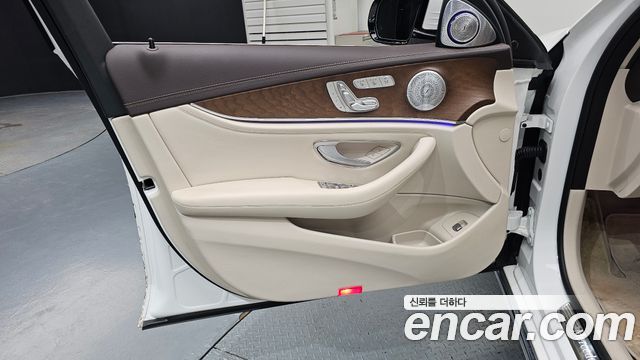 Mercedes-Benz E-Class 2020 — photo 14