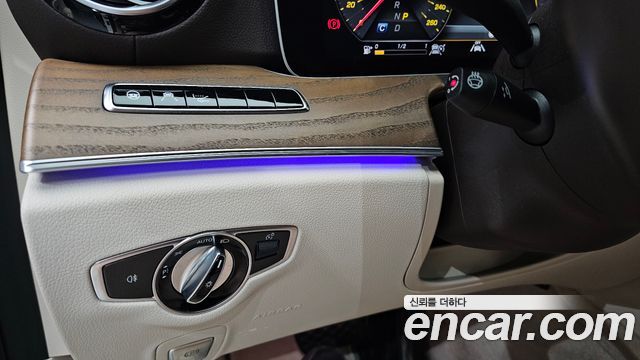 Mercedes-Benz E-Class 2020 — photo 28