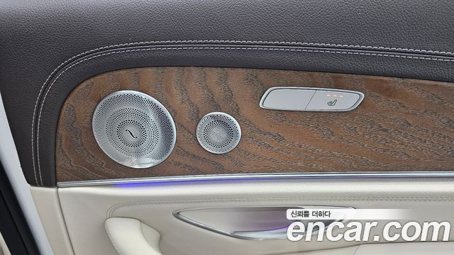 Mercedes-Benz E-Class 2020 — photo 30