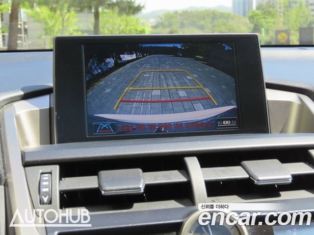 Lexus NX 2017 — photo 10