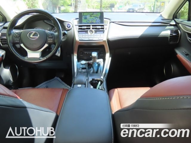 Lexus NX 2017 — photo 16
