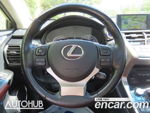 Lexus NX 2017 — photo 17