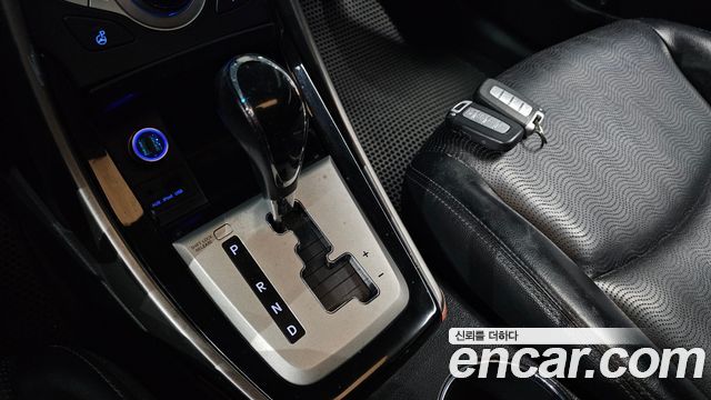 Hyundai AVANTE 2011 — photo 12