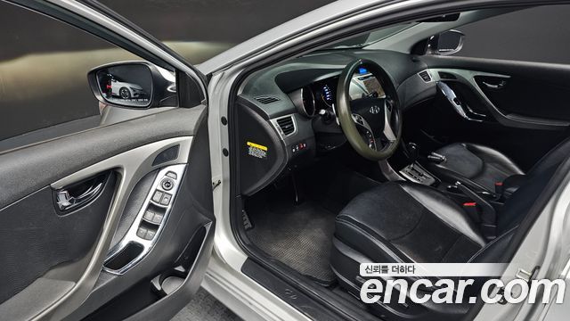 Hyundai AVANTE 2011 — photo 13