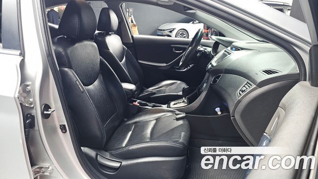 Hyundai AVANTE 2011 — photo 16
