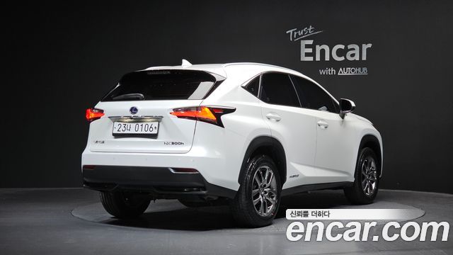 Lexus NX 2017 — photo 2