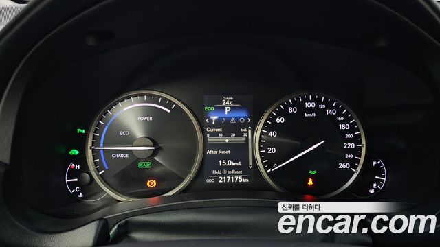 Lexus NX 2017 — photo 11