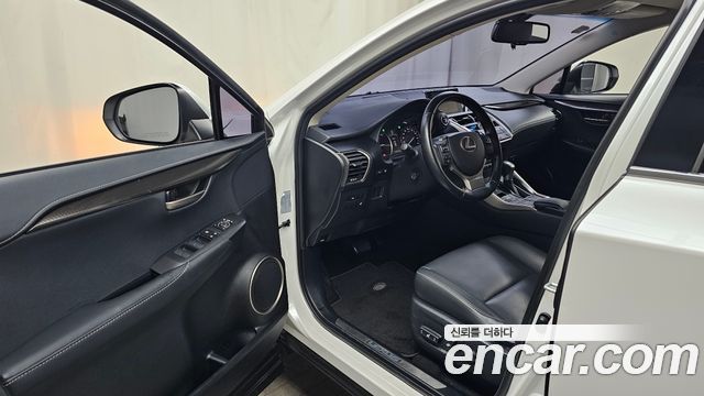 Lexus NX 2017 — photo 13