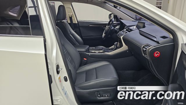 Lexus NX 2017 — photo 17