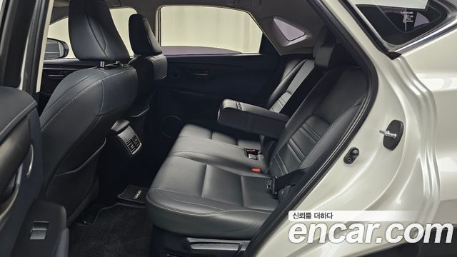 Lexus NX 2017 — photo 18
