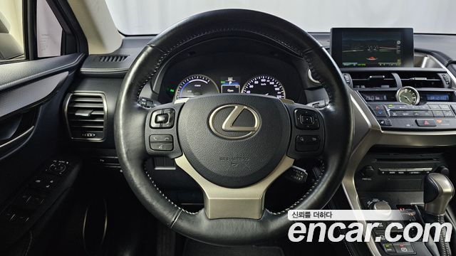 Lexus NX 2017 — photo 19