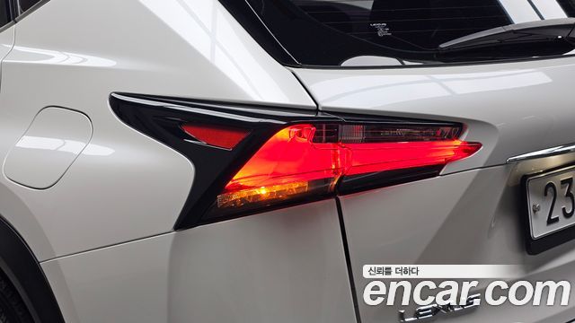 Lexus NX 2017 — photo 9