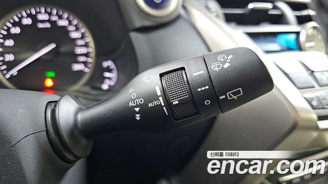 Lexus NX 2017 — photo 27