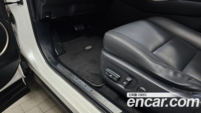 Lexus NX 2017 — photo 30