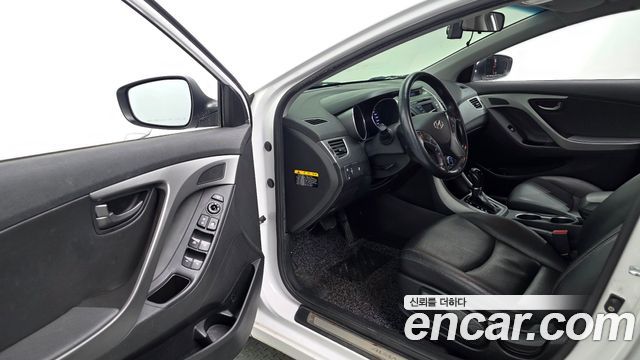 Hyundai AVANTE 2014 — photo 13