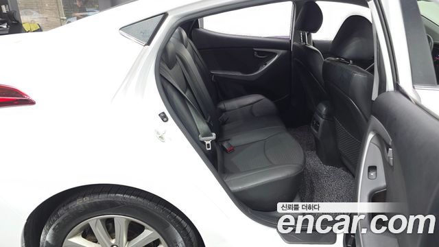 Hyundai AVANTE 2014 — photo 17