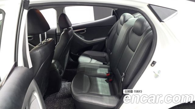 Hyundai AVANTE 2014 — photo 18