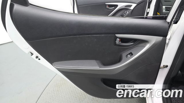 Hyundai AVANTE 2014 — photo 15