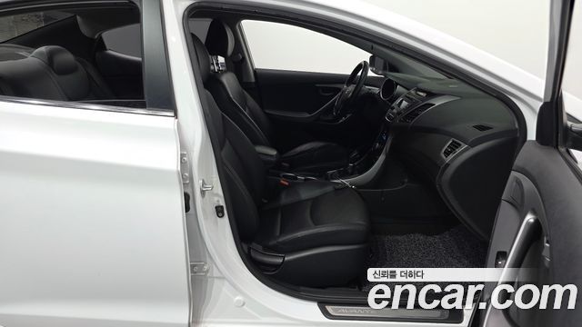 Hyundai AVANTE 2014 — photo 16