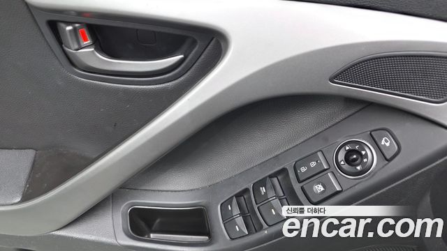 Hyundai AVANTE 2014 — photo 27