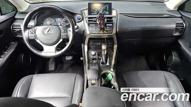 Lexus NX 2017 — photo 7