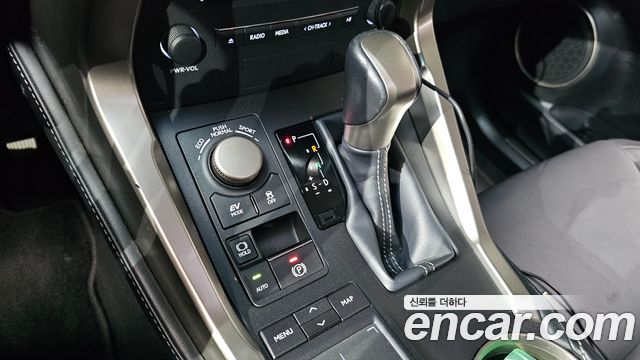 Lexus NX 2017 — photo 9