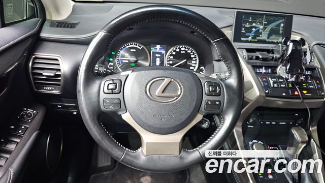 Lexus NX 2017 — photo 12