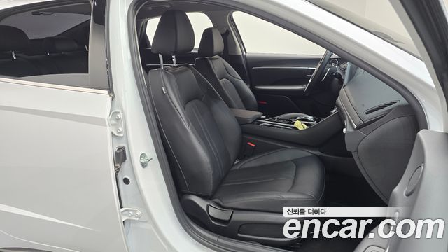 Hyundai Sonata 2022 — photo 16