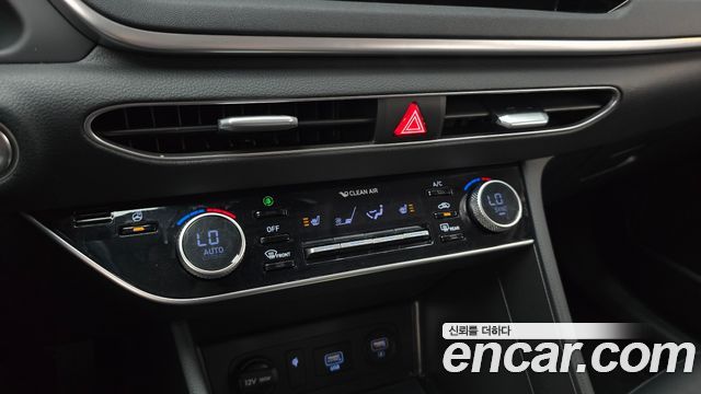Hyundai Sonata 2022 — photo 32