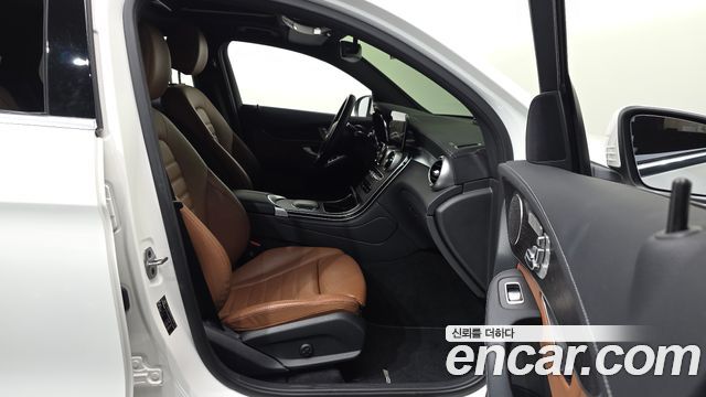 Mercedes-Benz GLC-Class 2023 — photo 11