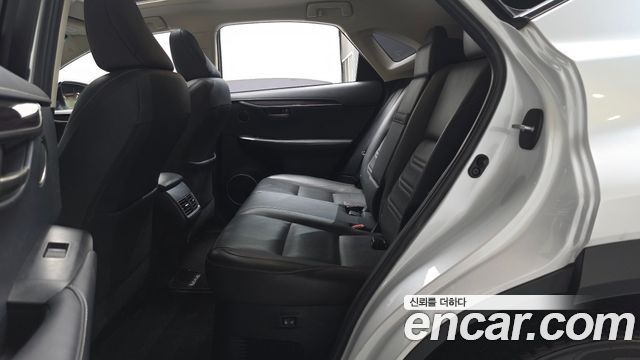 Lexus NX 2017 — photo 18