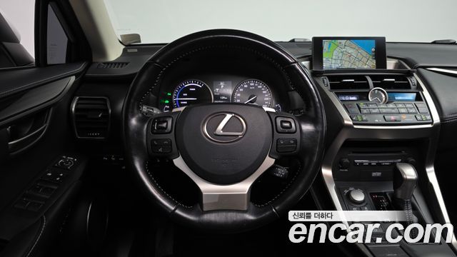 Lexus NX 2017 — photo 19
